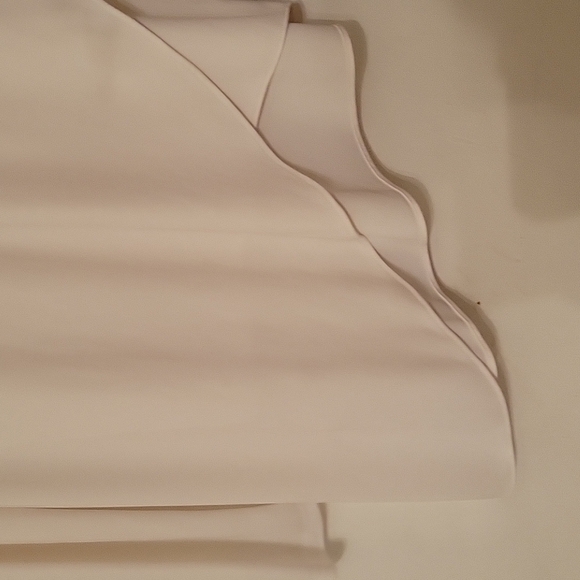 Ladies king sleeve white top - Picture 4 of 4